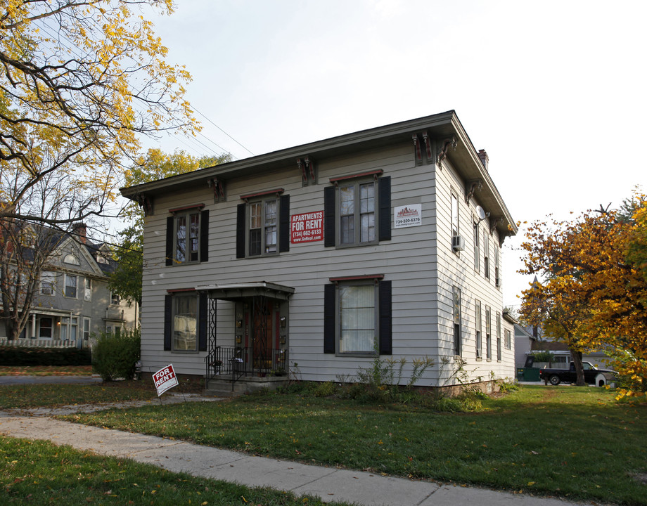 220 N Hamilton St in Ypsilanti, MI - Foto de edificio