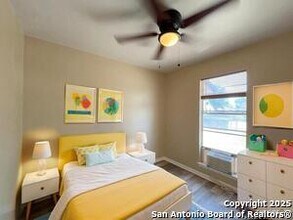 1211 Escalon Ave in San Antonio, TX - Building Photo - Building Photo