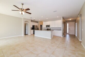 4854 Terra Sole Pl, Unit 625 in St. Cloud, FL - Foto de edificio - Building Photo