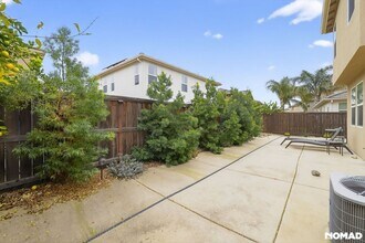 5309 Ocean Ln in Elk Grove, CA - Foto de edificio - Building Photo