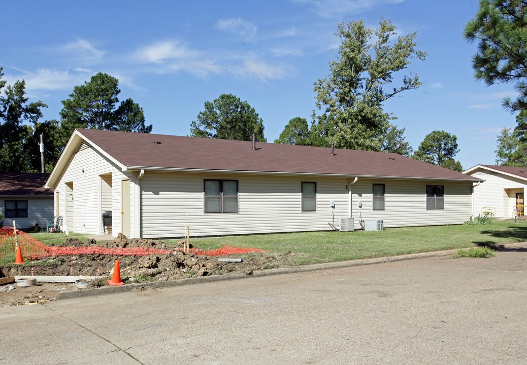 Pine Ridge Apartments in West Memphis, AR - Foto de edificio