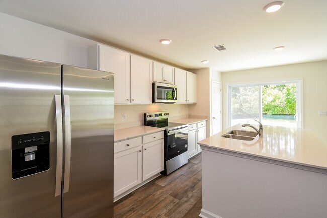 17 Striker Rd in Port Wentworth, GA - Building Photo - Building Photo