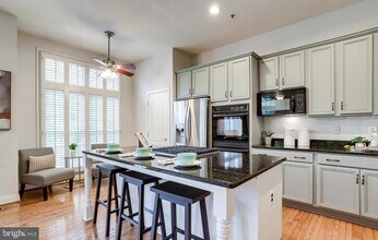 1601 Colonial Hills Dr in McLean, VA - Building Photo - Building Photo