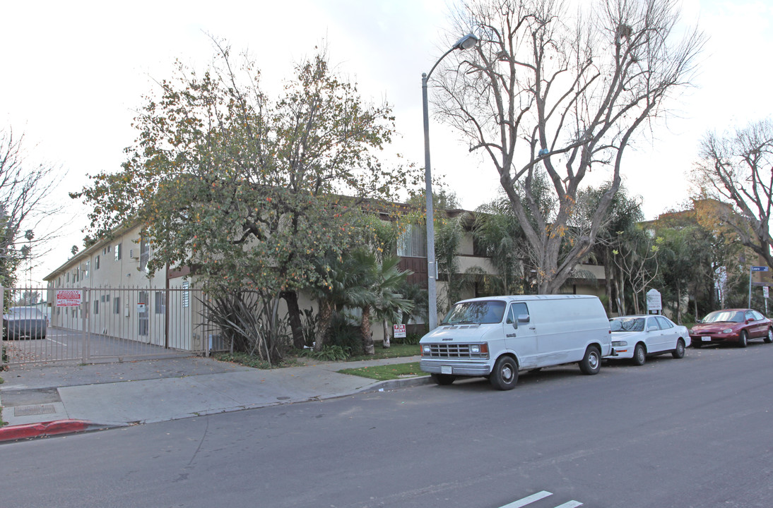 Reseda Garden Apartments in Reseda, CA - Building Photo