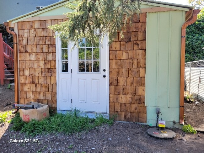 827 E 7th St in The Dalles, OR - Building Photo - Building Photo