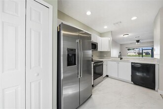 8530 Hunters Key Cir in Tampa, FL - Building Photo - Building Photo