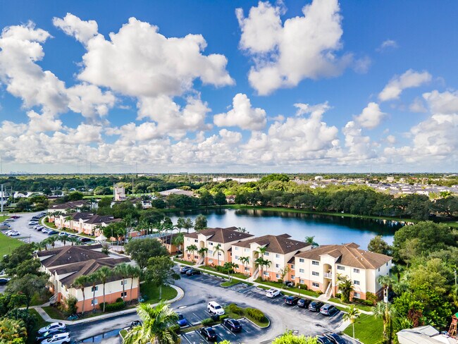 Lakewood at Emerald Hills in Hollywood, FL - Building Photo - Building Photo