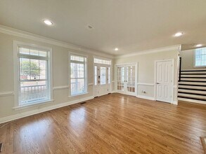 259 W Ocean View Ave in Norfolk, VA - Building Photo - Building Photo