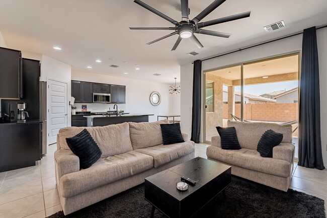 9724 E Lynx Lk Trl in Tucson, AZ - Foto de edificio - Building Photo