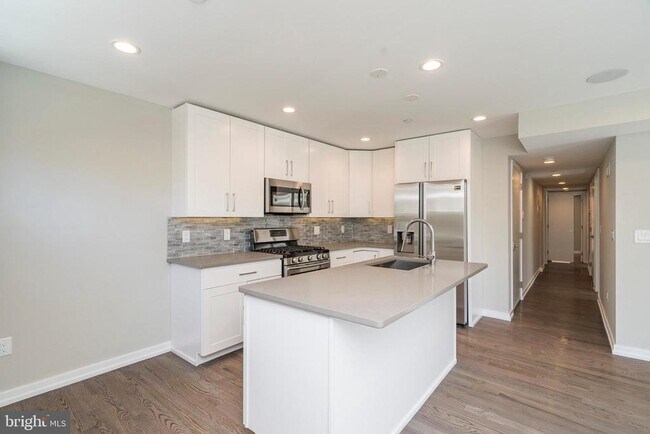 1701 Bainbridge St in Philadelphia, PA - Building Photo - Building Photo