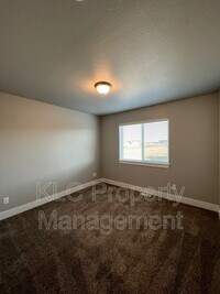 241 NW Greenway Pl photo'