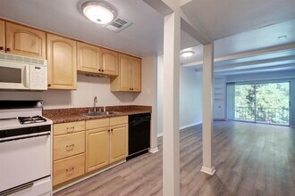 1725 Toomey Rd in Austin, TX - Building Photo - Building Photo