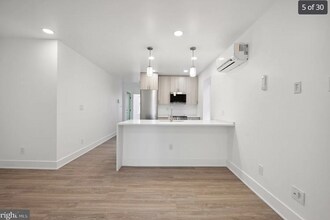 5043 SPRUCE St, Unit 5043 Spruce #3 in Philadelphia, PA - Building Photo - Building Photo