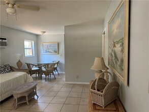1904 20th Ave in Vero Beach, FL - Foto de edificio - Building Photo