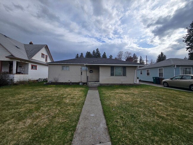 property at 724 E Hoffman Ave