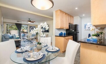 292 Tradewinds Dr in San Jose, CA - Building Photo - Building Photo