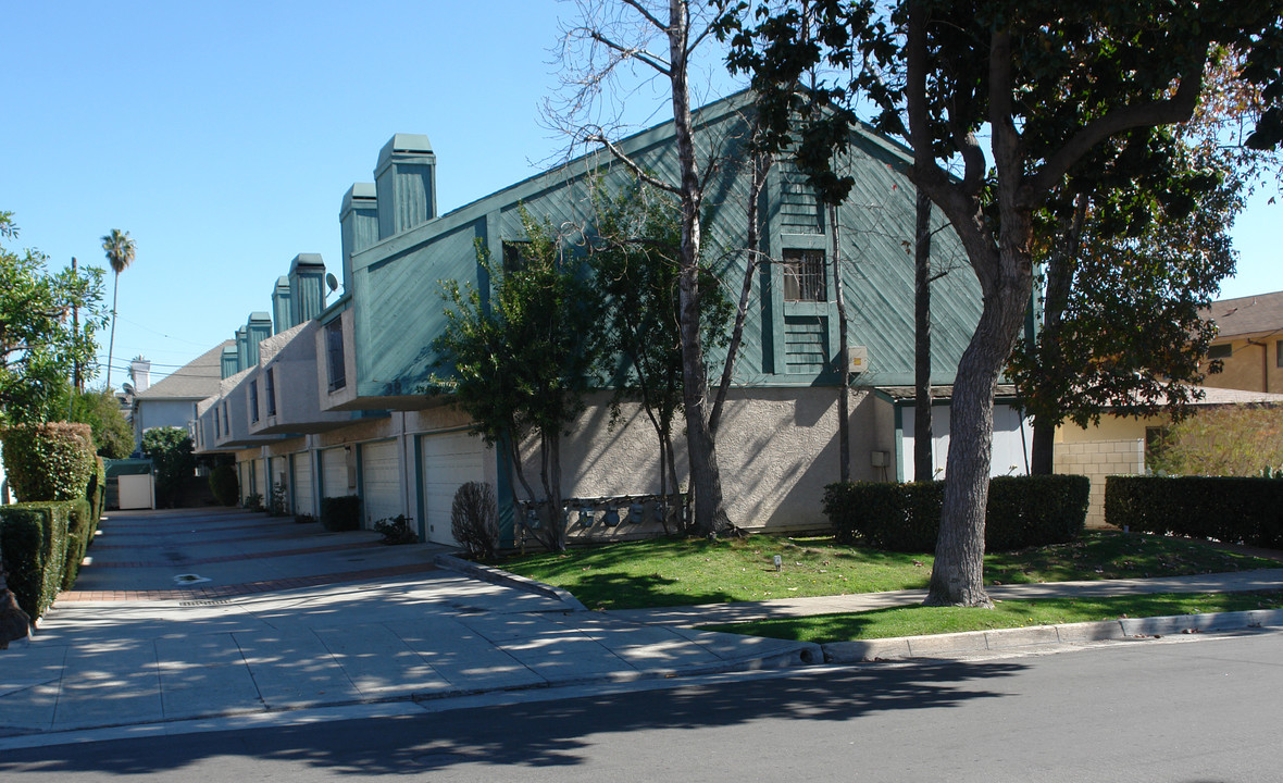 38 S Meridith Ave in Pasadena, CA - Foto de edificio