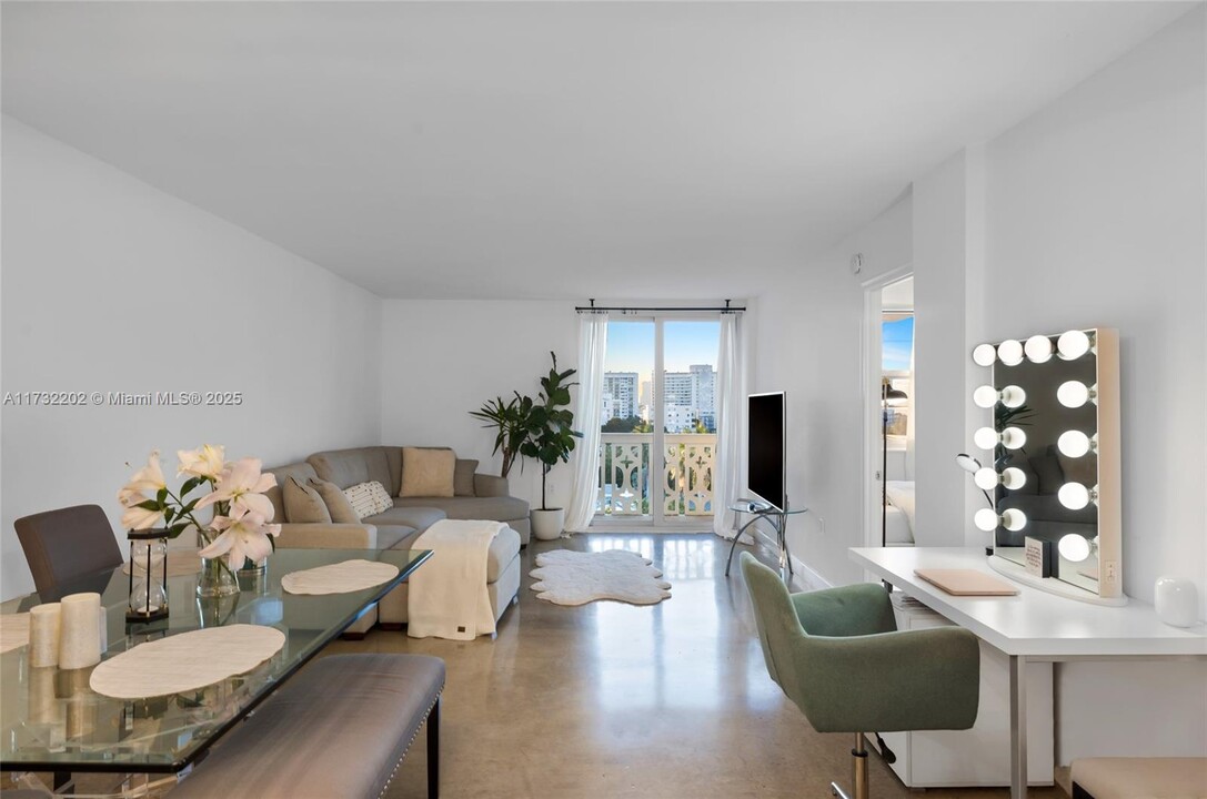 1020 Meridian Ave, Unit 816 in Miami Beach, FL - Building Photo