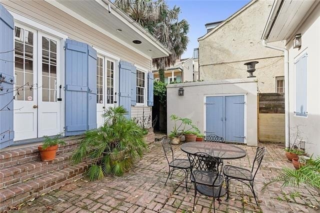 622 Dauphine St in New Orleans, LA - Foto de edificio - Building Photo