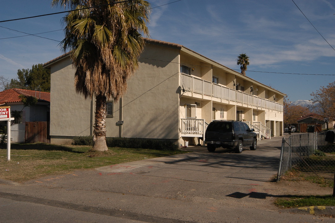 10875 Poplar St in Loma Linda, CA - Foto de edificio