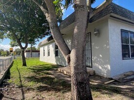 3929 NW 207 St Rd in Miami Gardens, FL - Building Photo