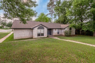 2118 Avenue S in Huntsville, TX - Building Photo - Building Photo