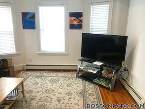 27 Brackett St, Unit 1 in Boston, MA - Building Photo - Building Photo