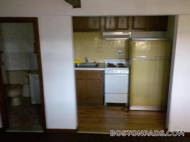 16 Strawberry Hill Rd in Acton, MA - Foto de edificio - Building Photo