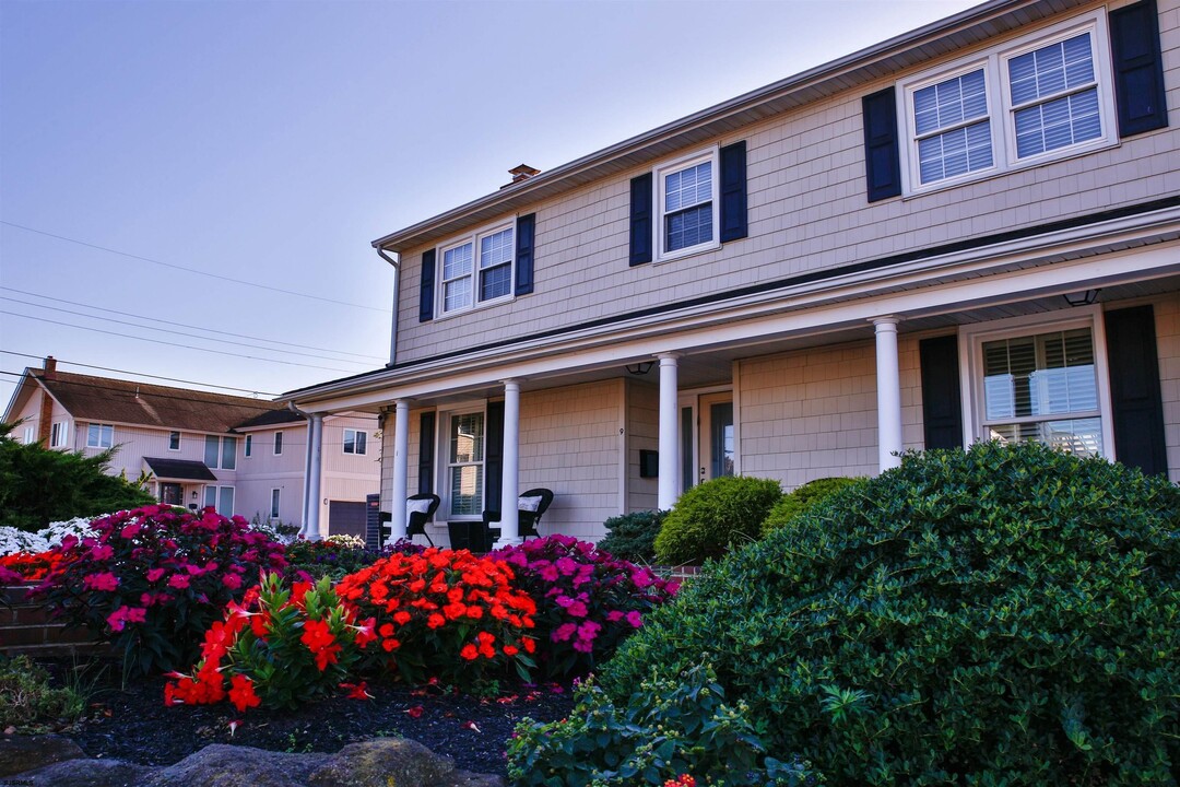 9 Sunset Blvd in Longport, NJ - Building Photo
