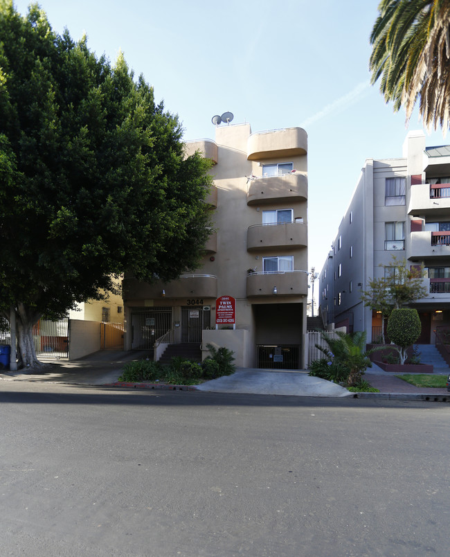 Twin Palms Apartments in Los Angeles, CA - Foto de edificio - Building Photo