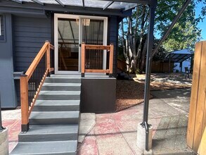 3715 SW Donovan St, Unit #2 in Seattle, WA - Building Photo - Building Photo