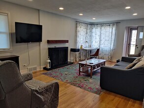 569 Whittier Ave in Deerfield, IL - Building Photo - Building Photo