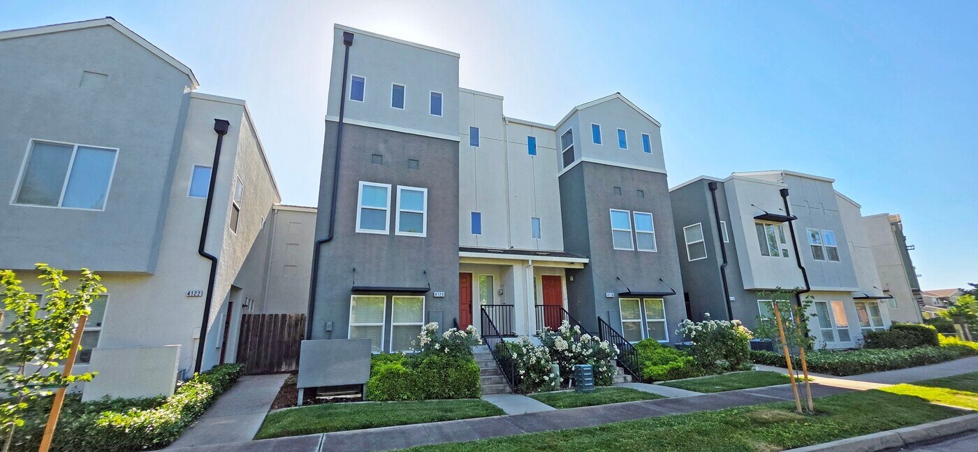 4120 Beechcraft Way in Sacramento, CA - Building Photo