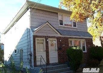 137 Nassau Blvd in West Hempstead, NY - Building Photo