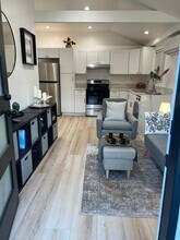 5526 Rhodes Ave in Valley Village, CA - Building Photo - Building Photo