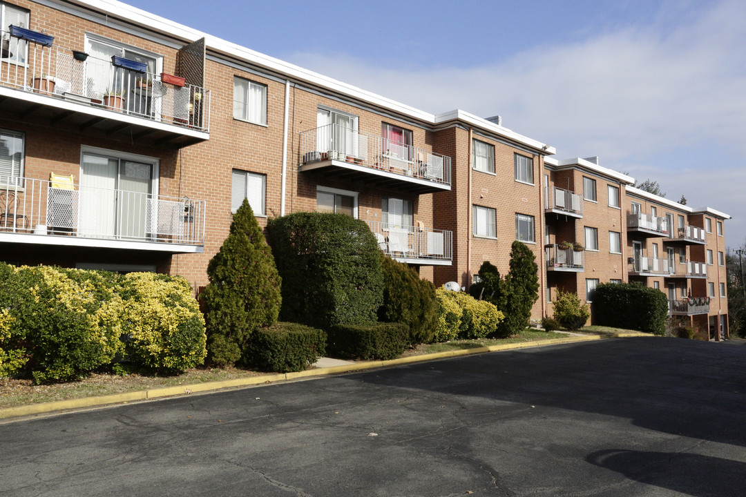 Morene Apartments in Arlington, VA - Foto de edificio