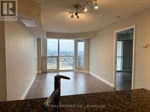 5793 Yonge St in Toronto, ON - Building Photo - Building Photo