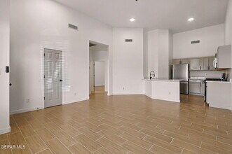 5274 Sean Haggerty Dr in El Paso, TX - Building Photo - Building Photo