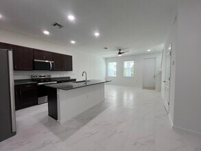 4910 Longwood Lake Sq in Westlake, FL - Building Photo - Building Photo