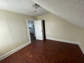 21 Norfolk Ave, Unit 3 in Pawtucket, RI - Foto de edificio - Building Photo