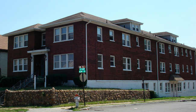 Elm Estates in Roanoke, VA - Foto de edificio - Building Photo