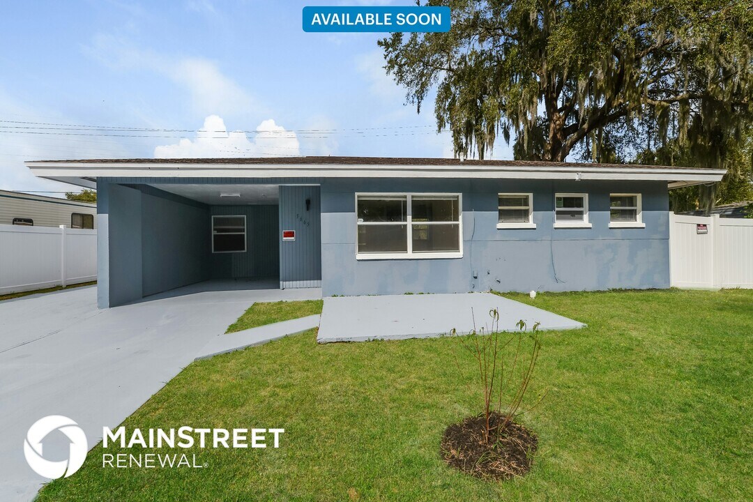 3665 Schwalbe Dr in Sarasota, FL - Building Photo