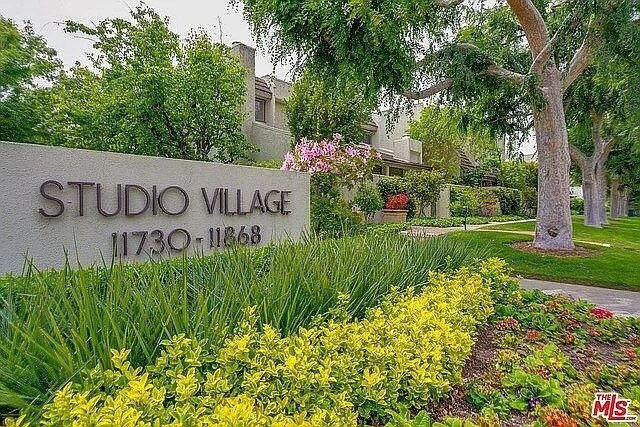 11818 Moorpark St in Studio City, CA - Building Photo