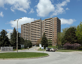 20 Chichester Pl in Toronto, ON - Building Photo - Building Photo