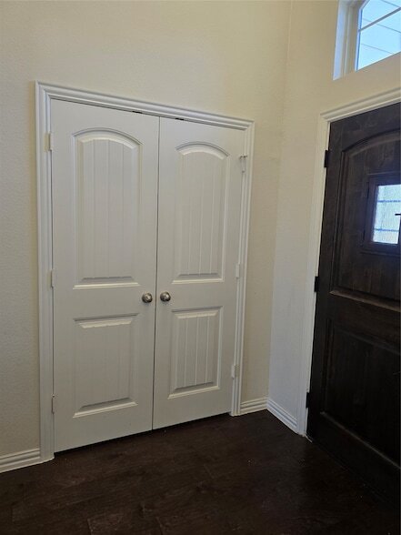 817 Holbrook Rd, Unit 811W in Springtown, TX - Foto de edificio - Building Photo