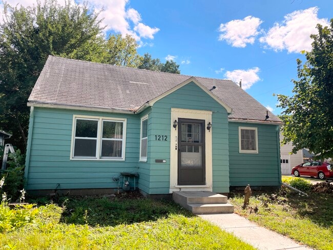 property at 1212 S 3rd St