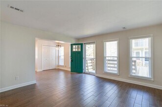 3746 Pendleton Ave in Virginia Beach, VA - Foto de edificio - Building Photo