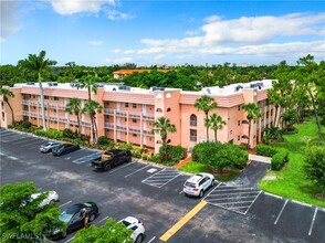 100 Forest Lakes Blvd in Naples, FL - Building Photo - Building Photo