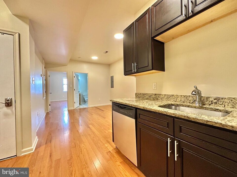 2233 N Camac St in Philadelphia, PA - Building Photo