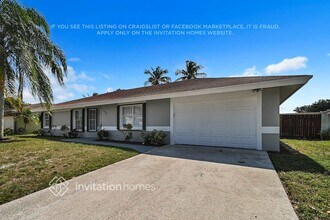 1296 Woodcrest Rd S in West Palm Beach, FL - Foto de edificio - Building Photo